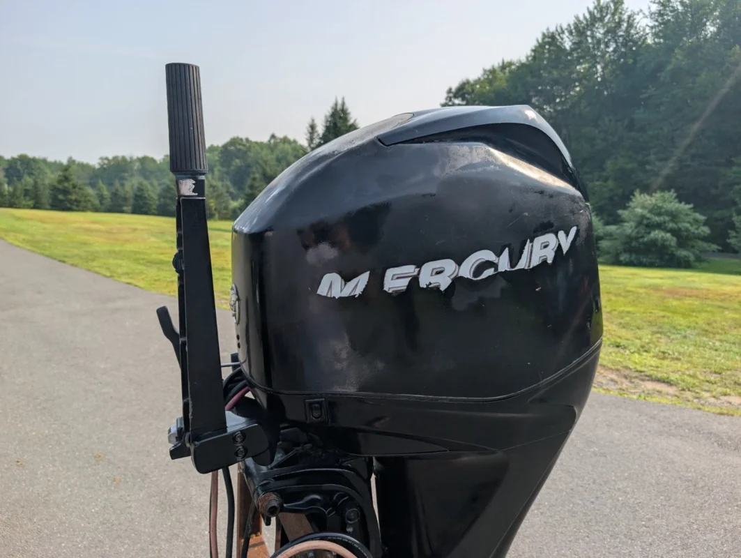 2009 Mercury 50HP EFI 4-Stroke Outboard Motor – 20” Shaft – Power Tilt – Tiller