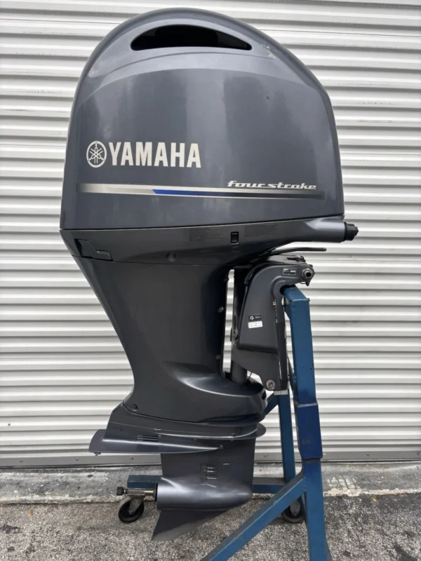 Used 2015 Yamaha F200XCA 200 HP 4-Stroke Outboard Motor – 25″ (X) Shaft – Ready to Mount and Run