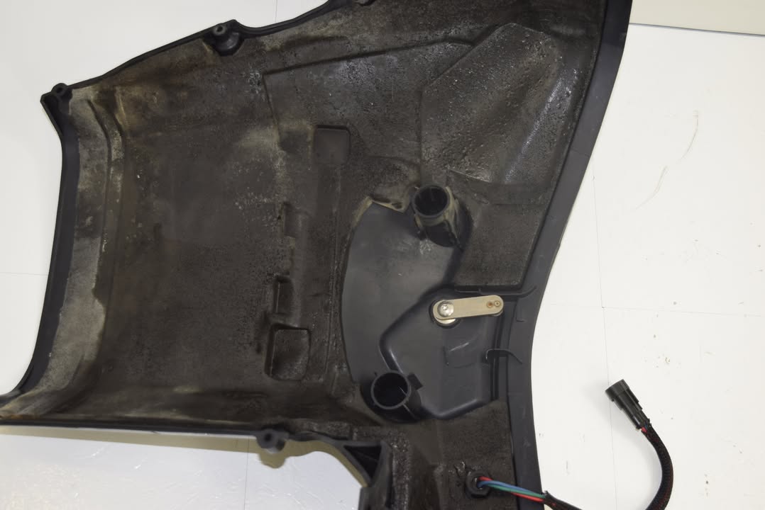 2005 Evinrude E-TEC 75HP Lower Cowling Covers (Used – Good Condition) | OEM Pair – Part #5005365 & 5005366 - Image 7