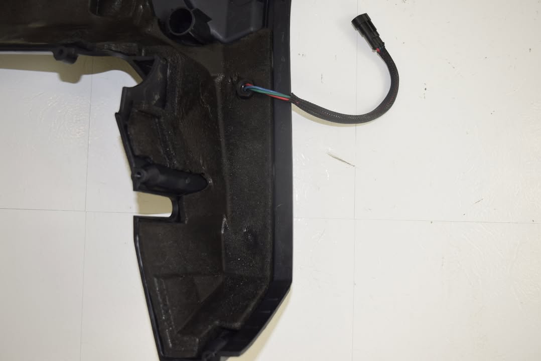 2005 Evinrude E-TEC 75HP Lower Cowling Covers (Used – Good Condition) | OEM Pair – Part #5005365 & 5005366 - Image 6