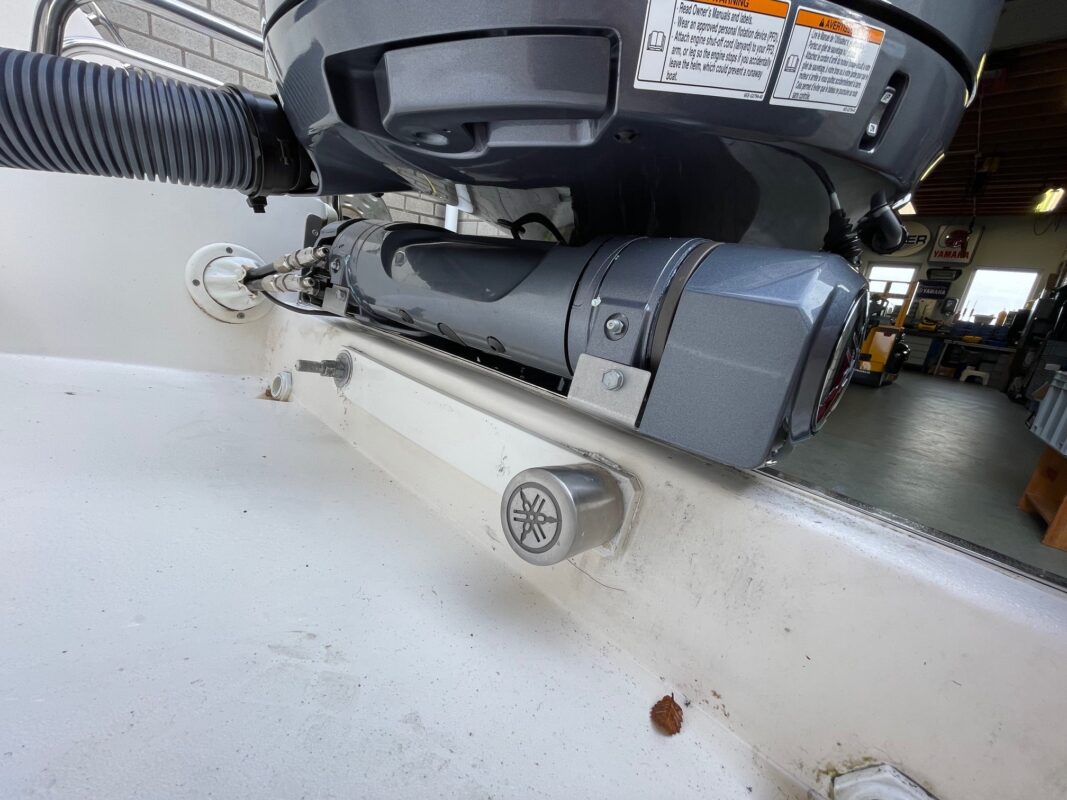 Yamaha F150 CL 150HP Long Shaft EFI Outboard Motor – Remote Control, Gauge & Propeller