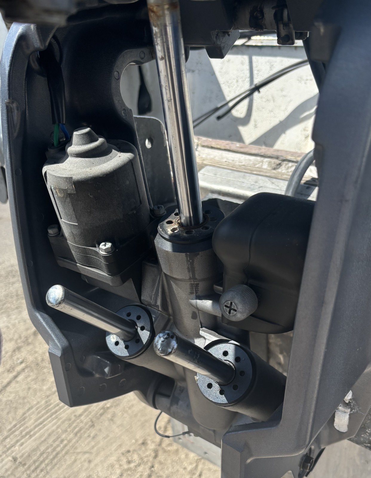 2011 Yamaha 115HP 4-Stroke EFI Outboard Motor – 25” Shaft | 1044 Hours | Fully Serviced - Image 7