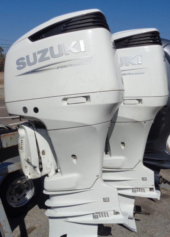 Pair of 2023 Suzuki DF300 300HP 4-Stroke Outboard Motors – 30” Counter Rotating | Digital Shift
