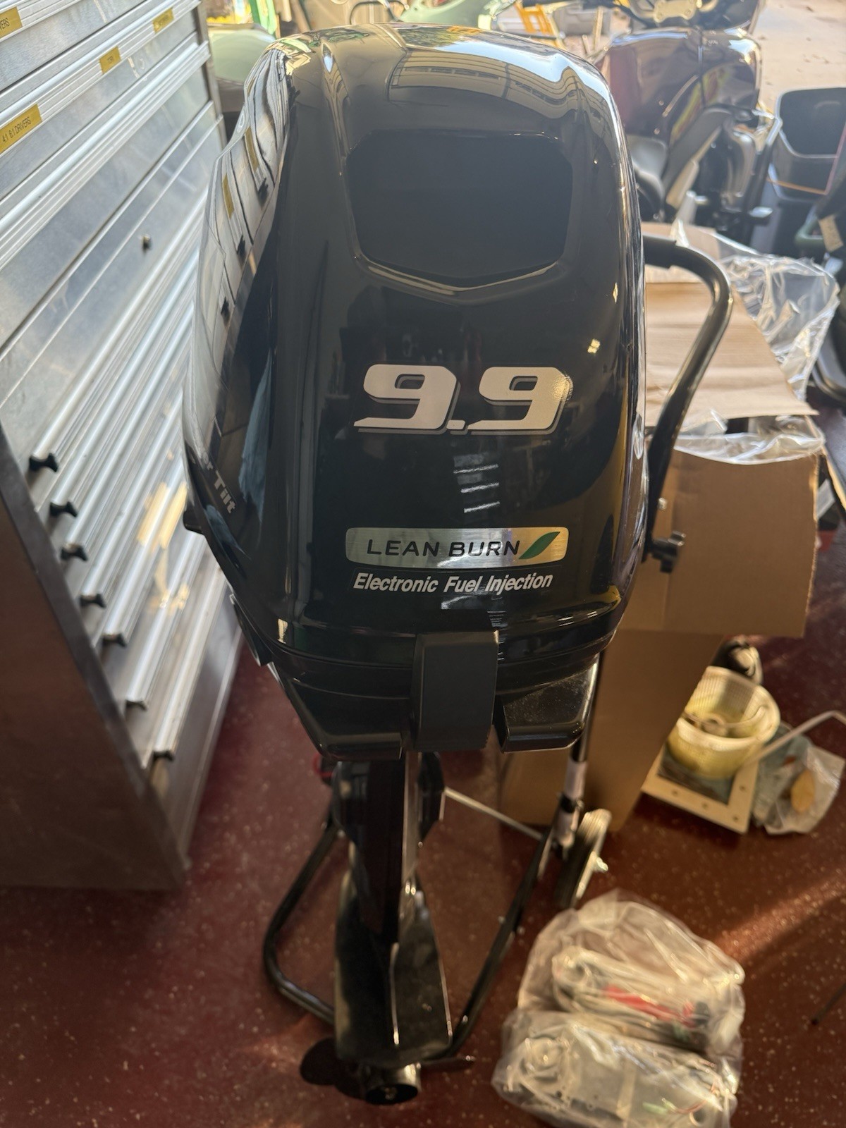 Suzuki DF9.9B 9.9HP 4-Stroke Outboard Motor – 25” Shaft | Power Tilt - Image 3