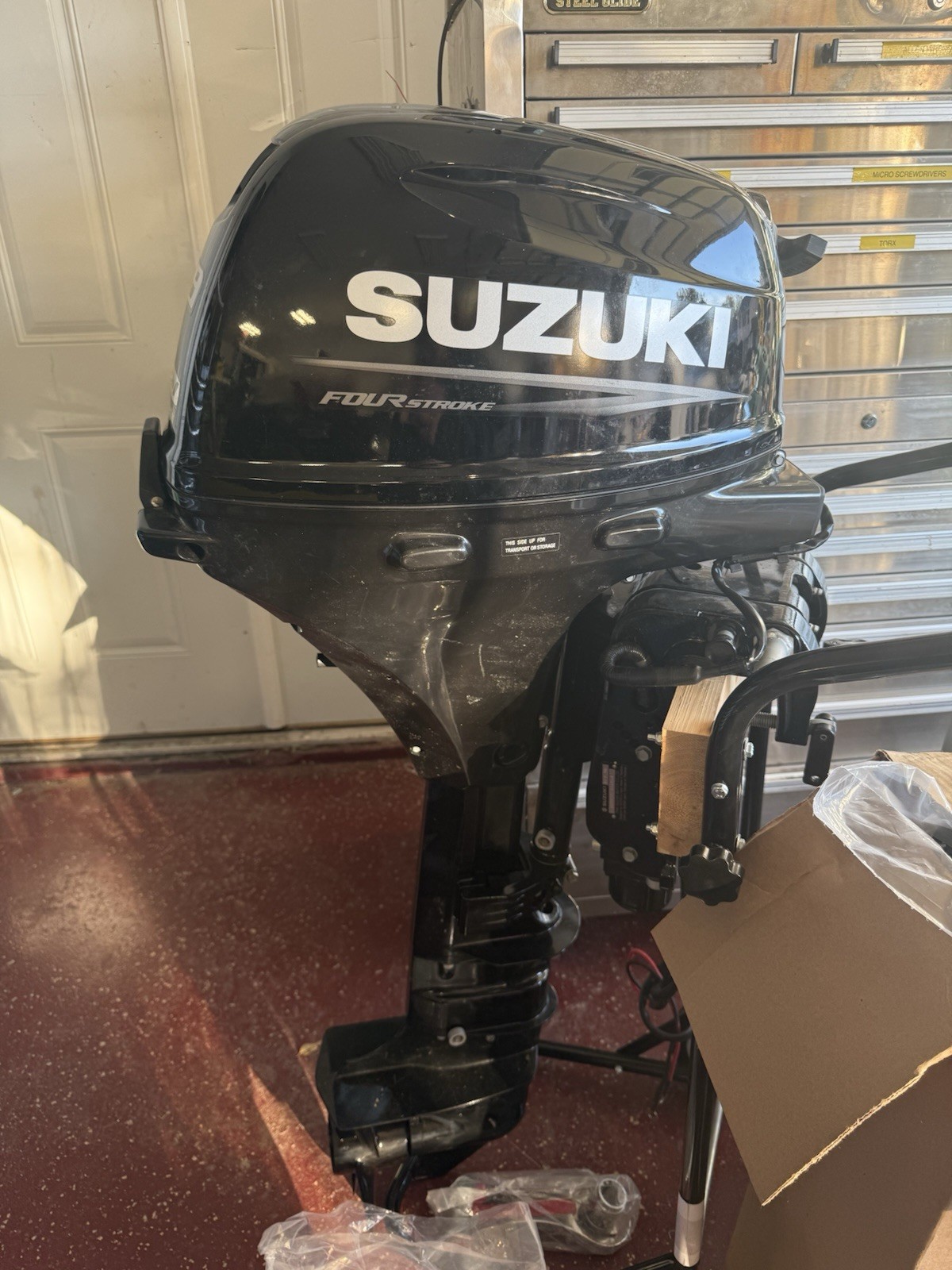 Suzuki DF9.9B 9.9HP 4-Stroke Outboard Motor – 25” Shaft | Power Tilt