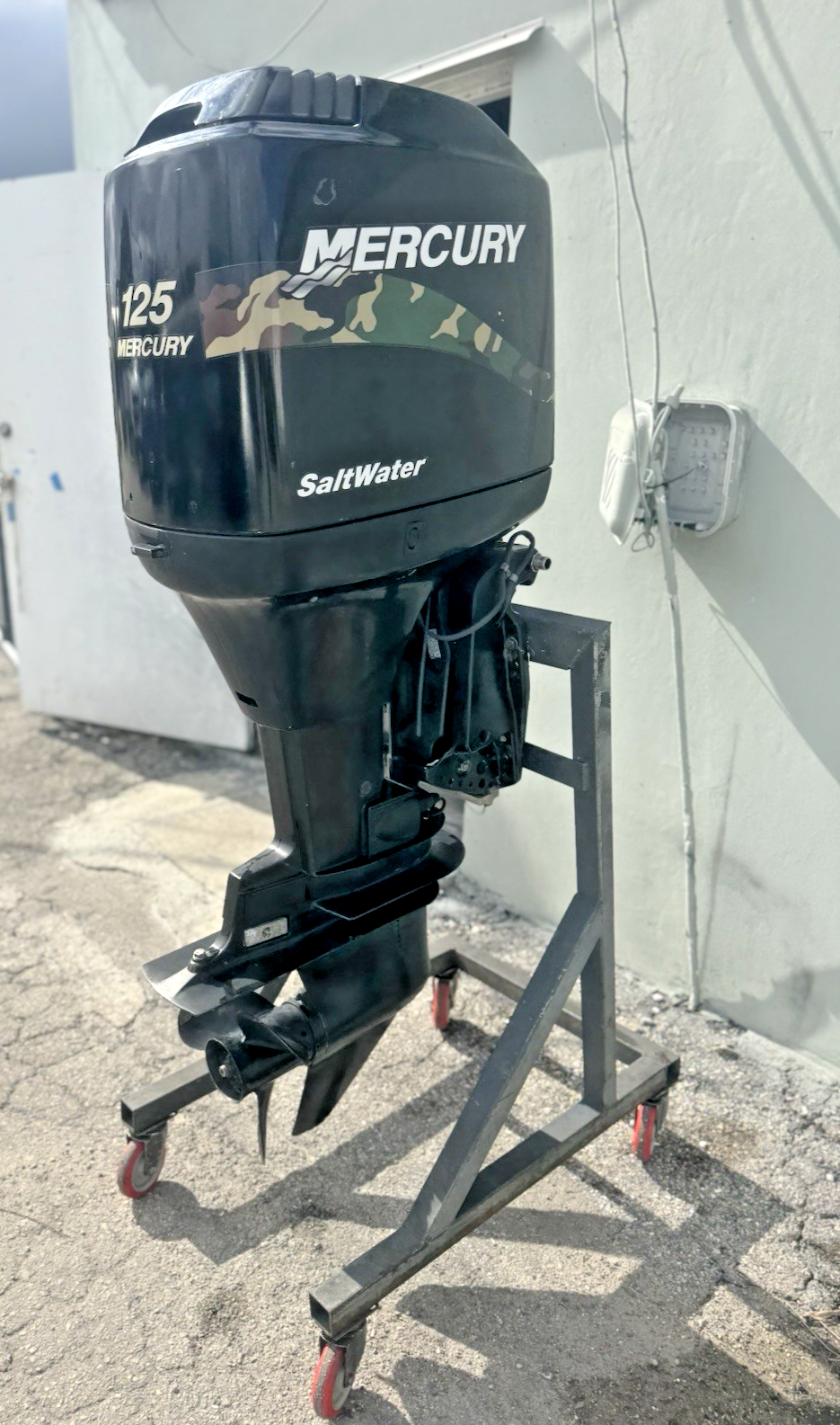 2004 Mercury 125HP 2-Stroke Outboard Motor – 20” Shaft | 437 Hours | Power Trim - Image 4