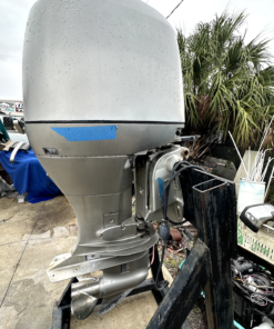 1998 Honda 90 HP Twin, 25in, w/ rigging items Outboard Motors