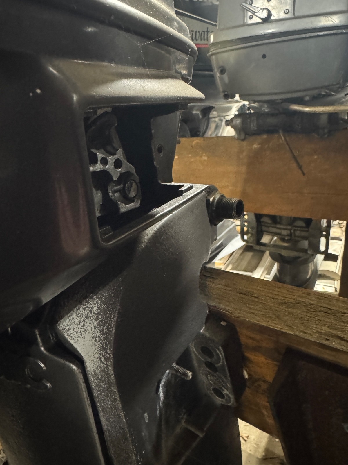 1998 Johnson 115 hp Carbureted 2-Stroke 25" Outboard Boat Motor Evinrude V4 Prop