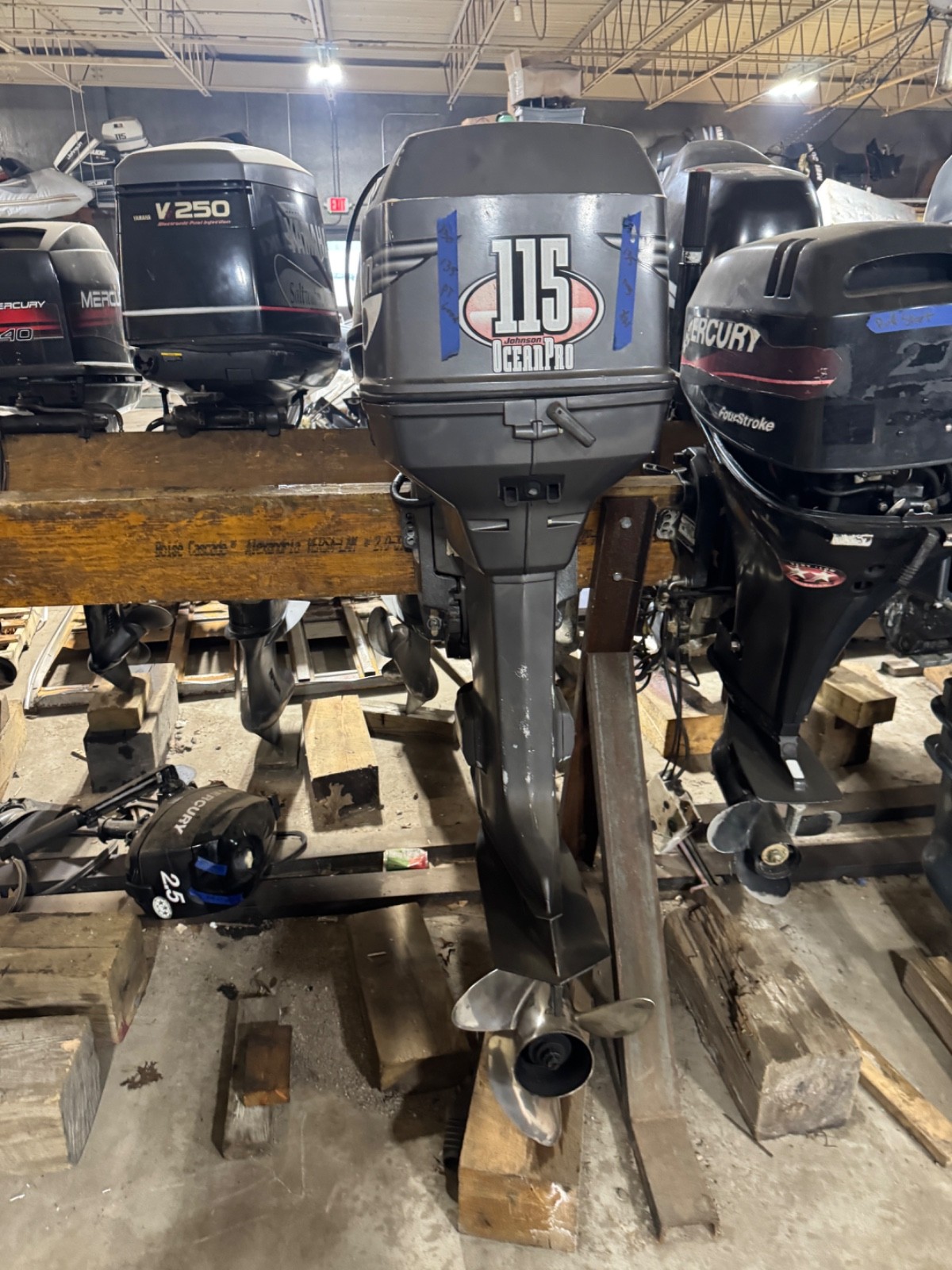 1998 Johnson 115 hp Carbureted 2-Stroke 25" Outboard Boat Motor Evinrude V4 Prop