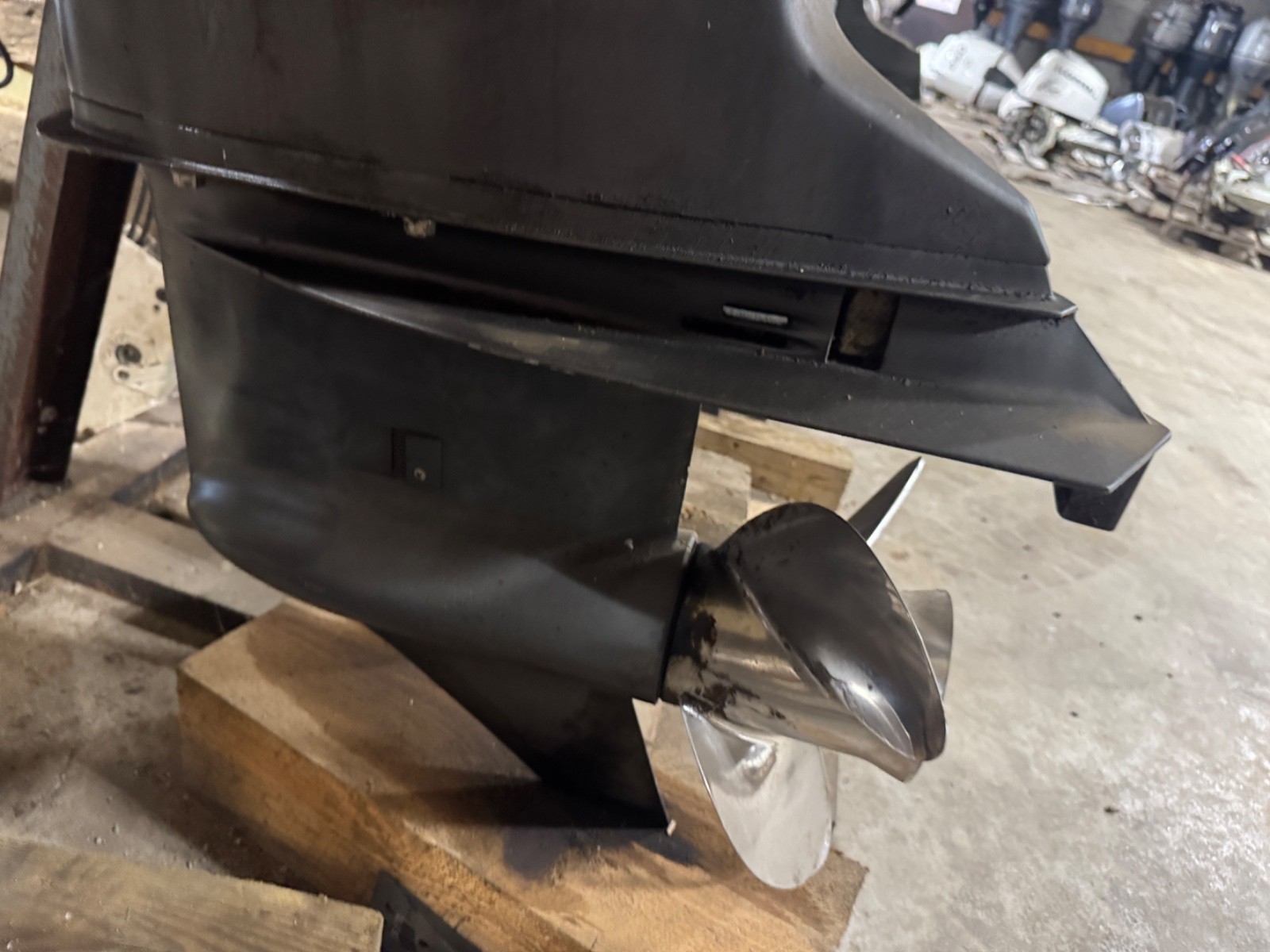 1998 Johnson 115 hp Carbureted 2-Stroke 25" Outboard Boat Motor Evinrude V4 Prop