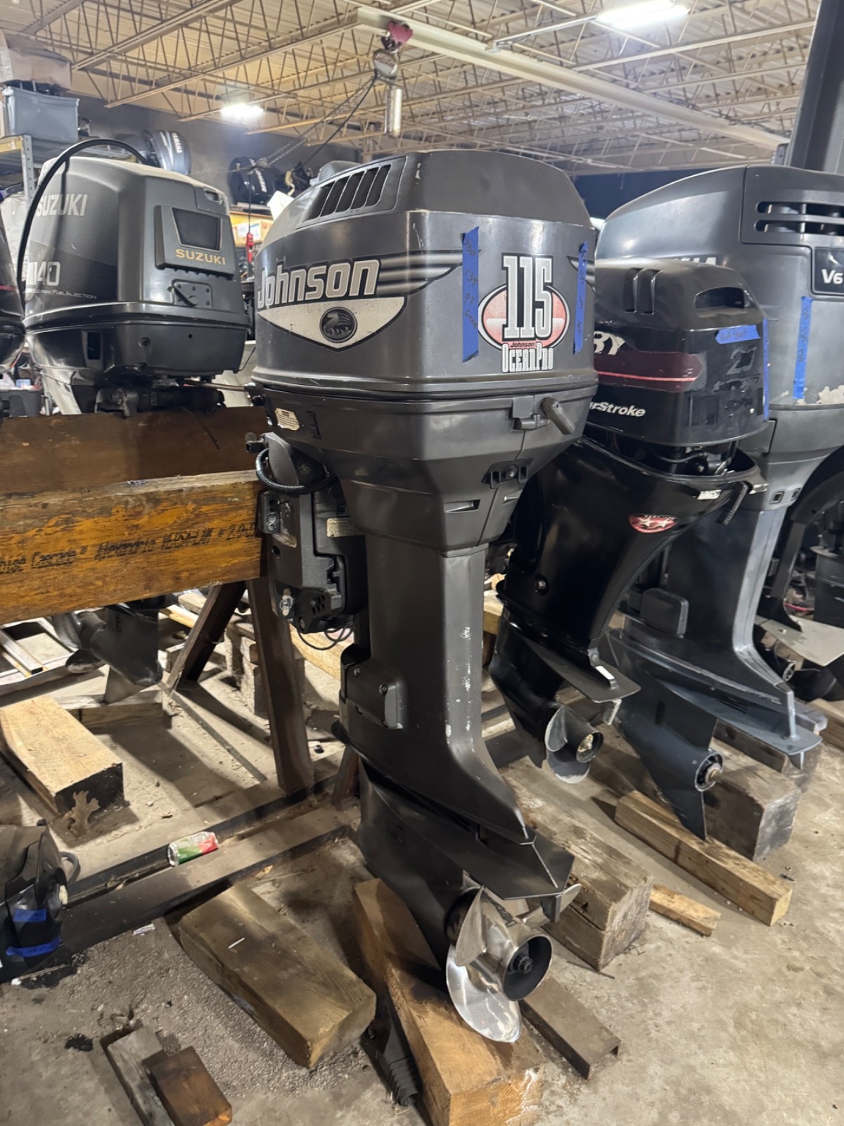 1998 Johnson 115 hp Carbureted 2-Stroke 25" Outboard Boat Motor Evinrude V4 Prop