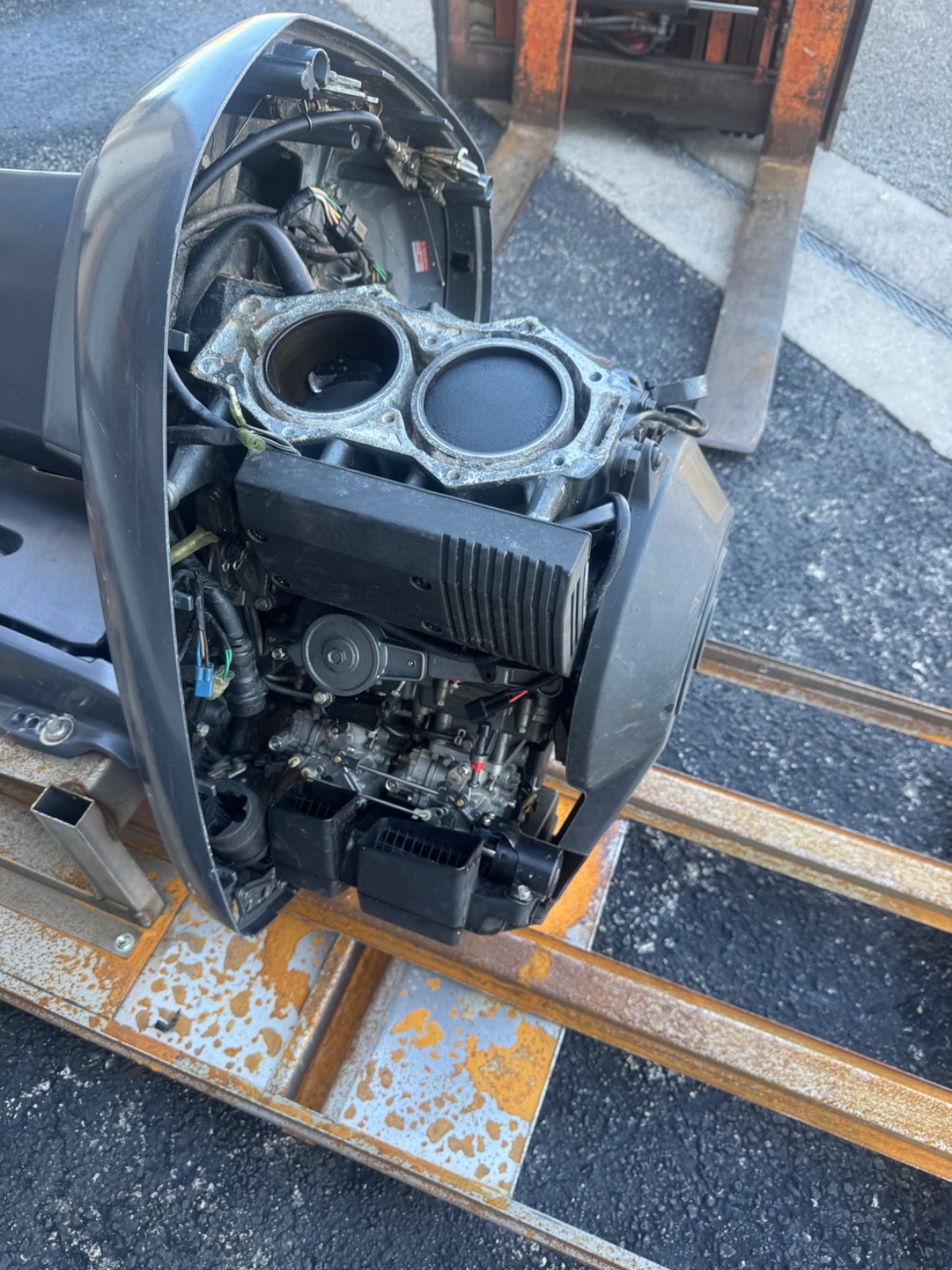 1998 Yamaha 115 hp Carbureted 2-Stroke 25" Outboard Boat Motor V4 For Parts