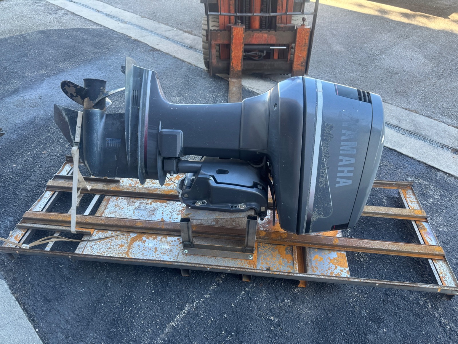 1998 Yamaha 115 hp Carbureted 2-Stroke 25" Outboard Boat Motor V4 For Parts