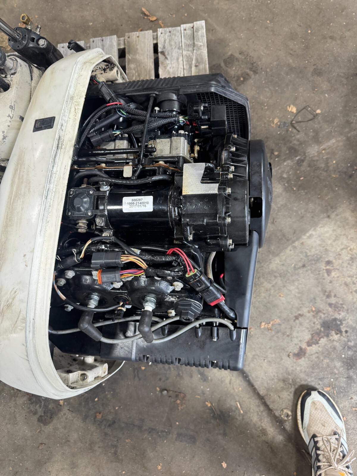 2002 Johnson Evinrude 150 hp Carbureted Outboard Boat Motor Engine 25" BRP OMC