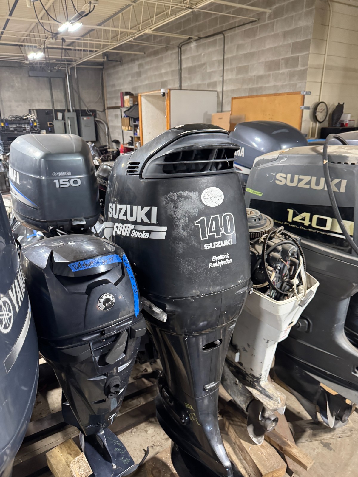 2005 Suzuki DF140 140 hp 4-Stroke 25" Outboard Boat Motor Engine Runs Well Prop