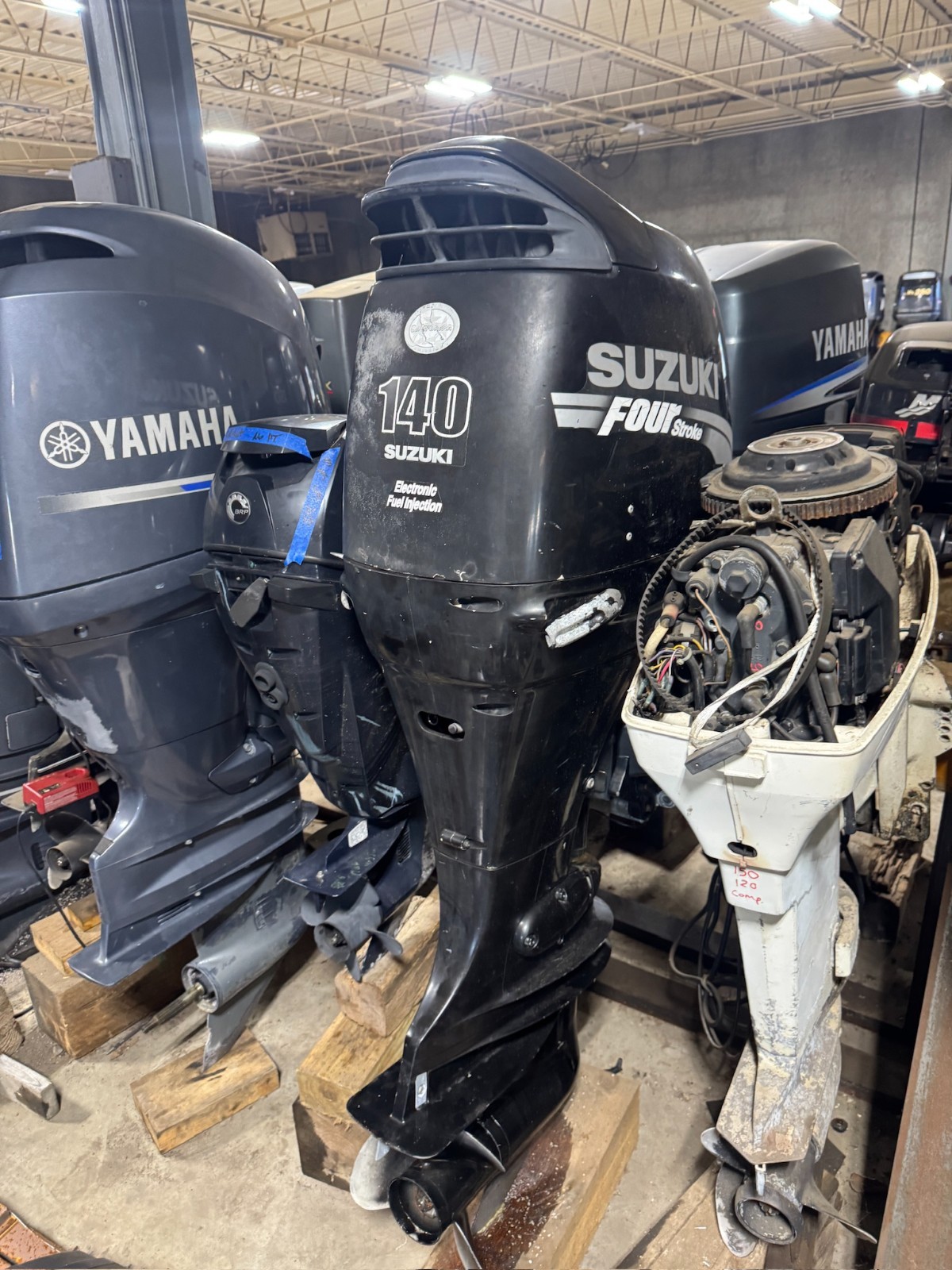 2005 Suzuki DF140 140 hp 4-Stroke 25" Outboard Boat Motor Engine Runs Well Prop