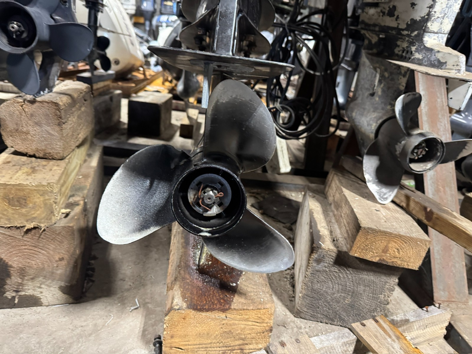 2005 Suzuki DF140 140 hp 4-Stroke 25" Outboard Boat Motor Engine Runs Well Prop
