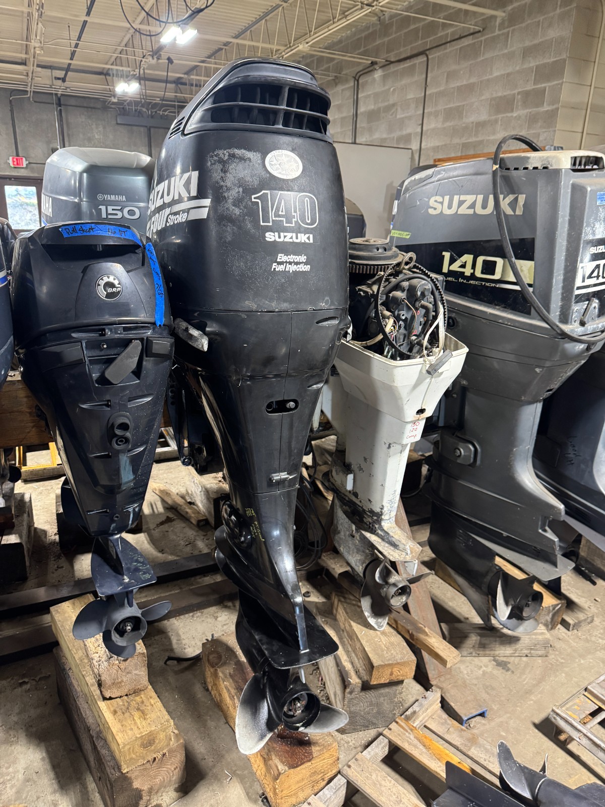 2005 Suzuki DF140 140 hp 4-Stroke 25" Outboard Boat Motor Engine Runs Well Prop