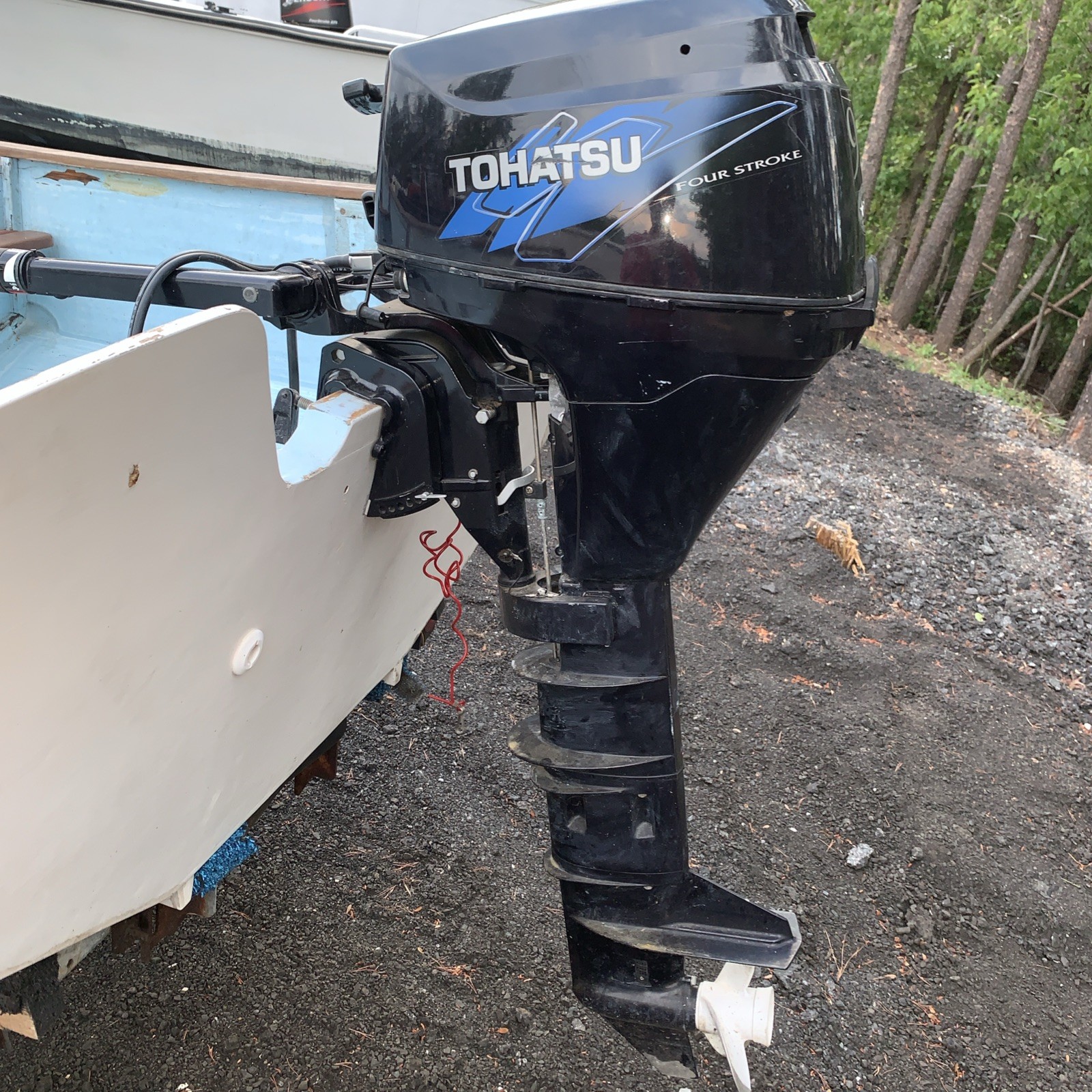 2007 Tohatsu 9.8 four stroke 25 inch Kicker/sailboat motor electric start.