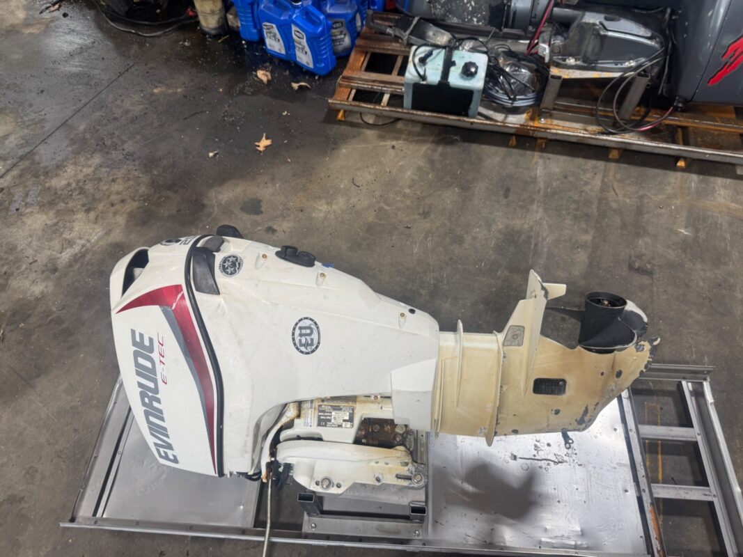 2013 Evinrude E-TEC 25HP DFI 2-Stroke 20" Outboard Motor | Electric Start | Power Trim & Tilt | Controls Included