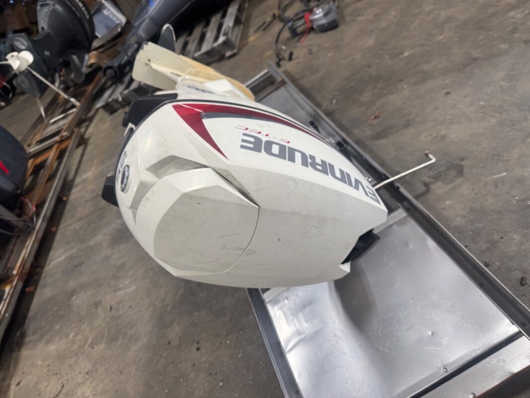 2013 Evinrude E-TEC 25HP DFI 2-Stroke 20" Outboard Motor | Electric Start | Power Trim & Tilt | Controls Included