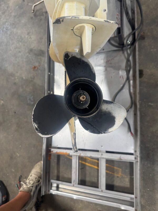 2013 Evinrude E-TEC 25HP DFI 2-Stroke 20" Outboard Motor | Electric Start | Power Trim & Tilt | Controls Included