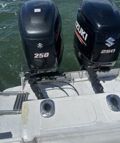 2014, 2018 Suzuki DF250 250 hp 4-Stroke 30" Outboard Boat Motor Engine Pair
