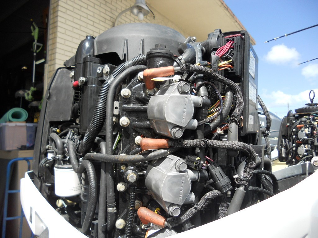 2014 Evinrude E-TEC 250HP 2-Stroke EFI Outboard Motor – 30" Shaft – 374 Hours – Right-Hand Rotation