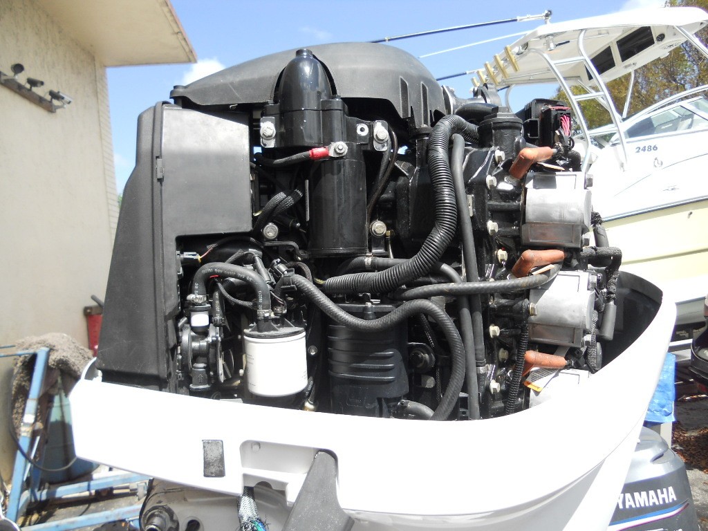 2014 Evinrude E-TEC 250HP 2-Stroke EFI Outboard Motor – 30" Shaft – 374 Hours – Right-Hand Rotation
