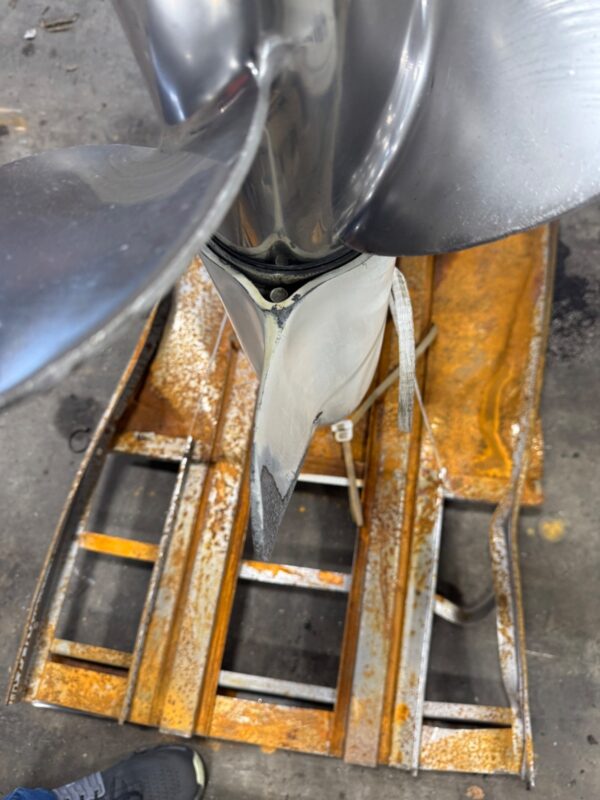 2014 Evinrude E-TEC 250HP DFI 2-Stroke Outboard Motor – 25" Shaft – Right-Hand Rotation