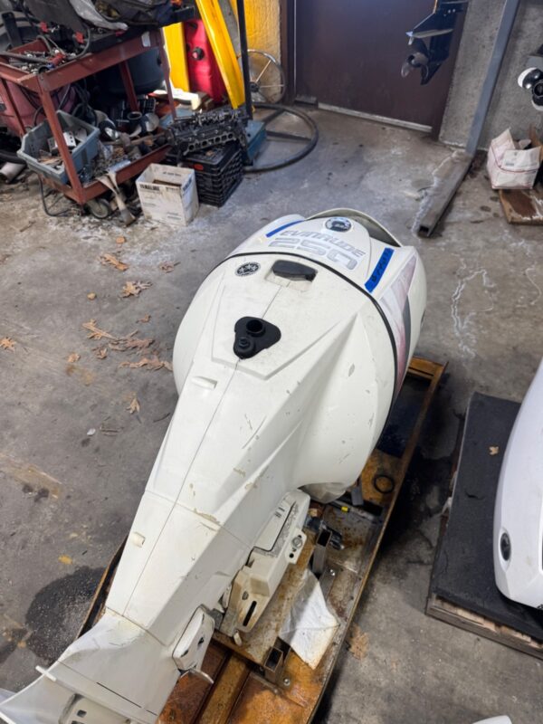 2014 Evinrude E-TEC 250HP DFI 2-Stroke Outboard Motor – 25" Shaft – Right-Hand Rotation
