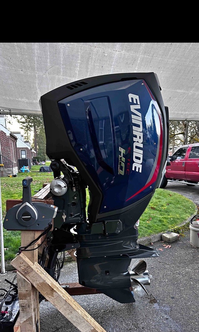 2016 Evinrude E-TEC HO 200HP 2 stroke outboard motor in excellent condition.