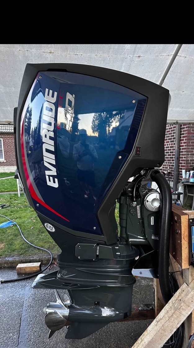 2016 Evinrude E-TEC HO 200HP 2 stroke outboard motor in excellent condition.