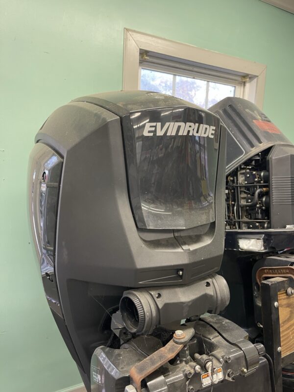 New 2017 Evinrude E-TEC G2 115 H.O. 3-Cylinder Direct Injection 2-Stroke 25″ (X) Outboard Motor