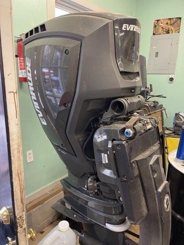 New 2017 Evinrude E-TEC G2 115 H.O. 3-Cylinder Direct Injection 2-Stroke 25″ (X) Outboard Motor