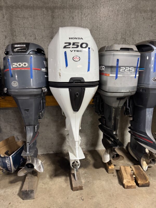 Used Honda BF250 250 HP V6 EFI 4-Stroke Outboard Motor – 30″ (XXL) Shaft – Digital Control