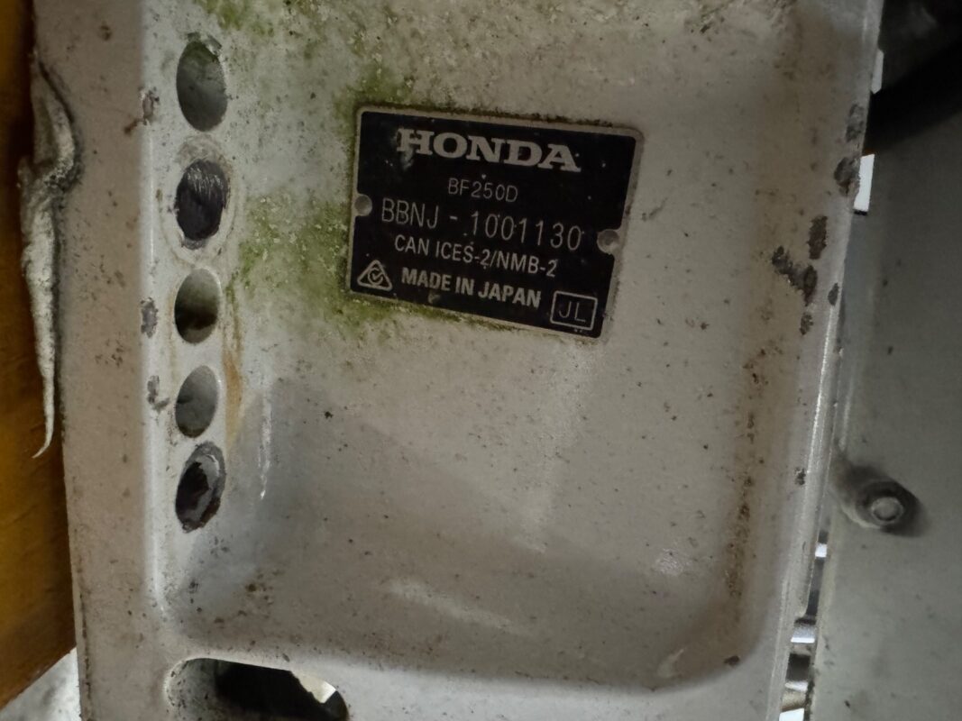 Used Honda BF250 250 HP V6 EFI 4-Stroke Outboard Motor – 30″ (XXL) Shaft – Digital Control