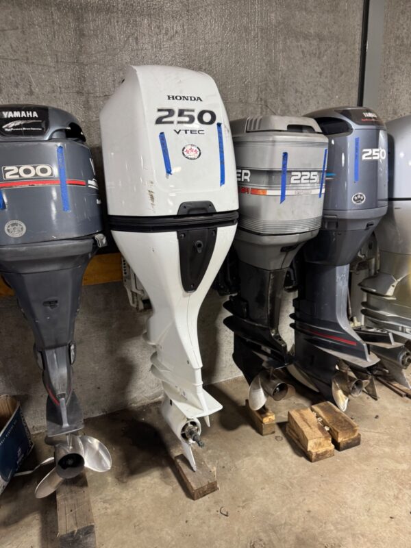 Used Honda BF250 250 HP V6 EFI 4-Stroke Outboard Motor – 30″ (XXL) Shaft – Digital Control