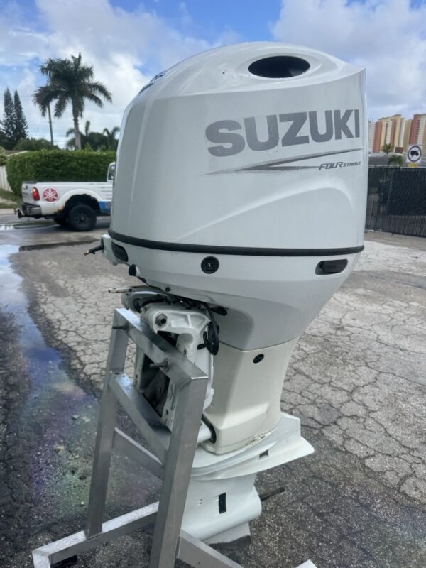 Used 2021 Suzuki DF200 200 HP 4-Cylinder EFI 4-Stroke Outboard Motor – 25″ (X) Shaft