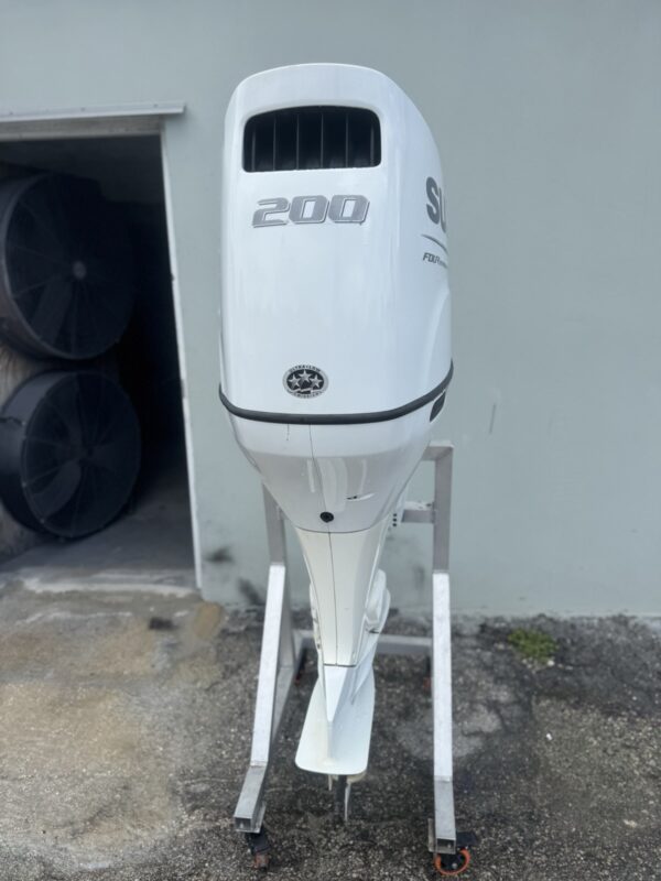Used 2021 Suzuki DF200 200 HP 4-Cylinder EFI 4-Stroke Outboard Motor – 25″ (X) Shaft