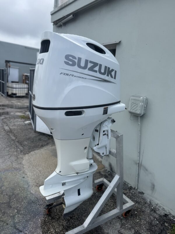 Used 2021 Suzuki DF200 200 HP 4-Cylinder EFI 4-Stroke Outboard Motor – 25″ (X) Shaft
