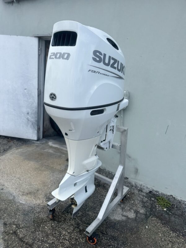 Used 2021 Suzuki DF200 200 HP 4-Cylinder EFI 4-Stroke Outboard Motor – 25″ (X) Shaft