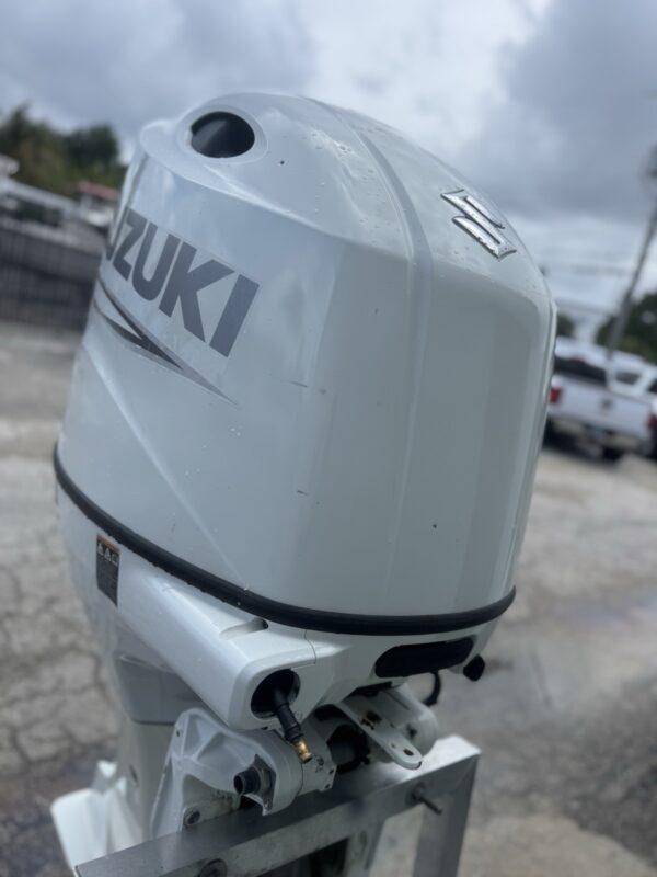 Used 2021 Suzuki DF200 200 HP 4-Cylinder EFI 4-Stroke Outboard Motor – 25″ (X) Shaft