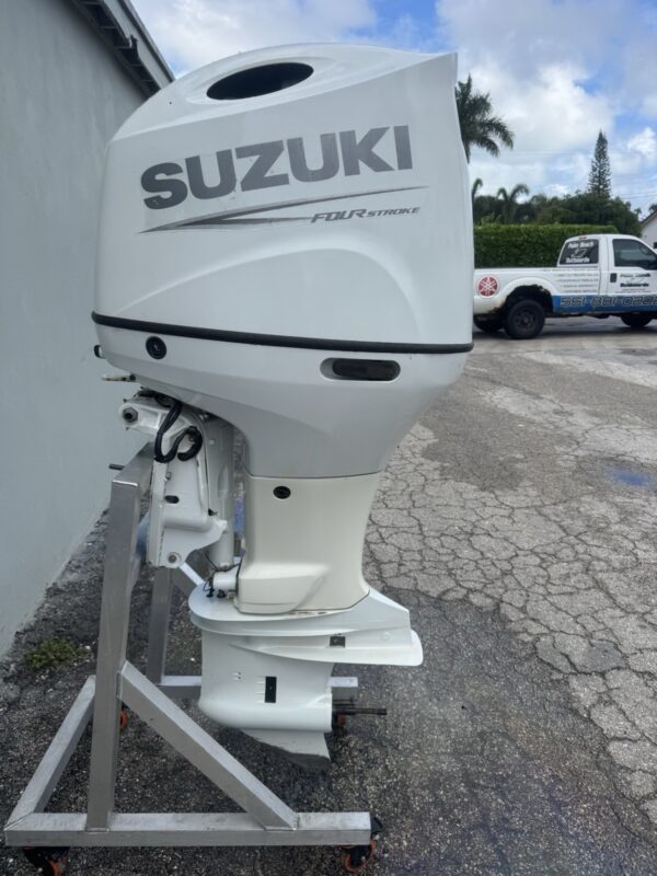 Used 2021 Suzuki DF200 200 HP 4-Cylinder EFI 4-Stroke Outboard Motor – 25″ (X) Shaft