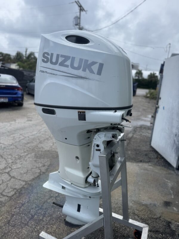 Used 2021 Suzuki DF200 200 HP 4-Cylinder EFI 4-Stroke Outboard Motor – 25″ (X) Shaft