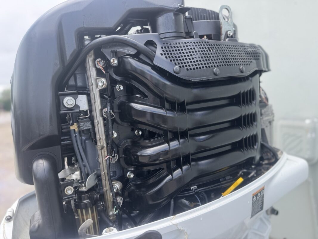 Used 2021 Suzuki DF200 200 HP 4-Cylinder EFI 4-Stroke Outboard Motor – 25″ (X) Shaft