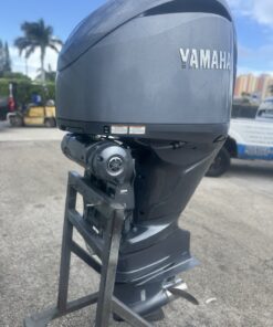 2022 300 HP 300HP YAMAHA FOUR STROKE OUTBOARD MOTOR