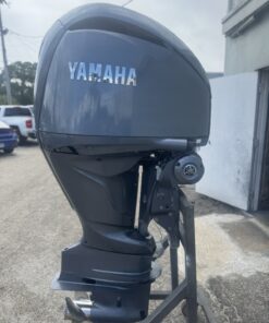 2022 300 HP 300HP YAMAHA FOUR STROKE OUTBOARD MOTOR
