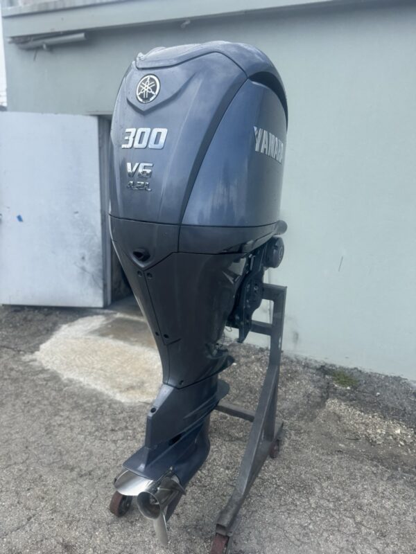 2022 Yamaha F300 300HP 4-Stroke Outboard Motor | 25" or 30" Shaft | Digital Controls & Complete Rigging Included