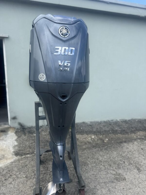 2022 Yamaha F300 300HP 4-Stroke Outboard Motor | 25" or 30" Shaft | Digital Controls & Complete Rigging Included